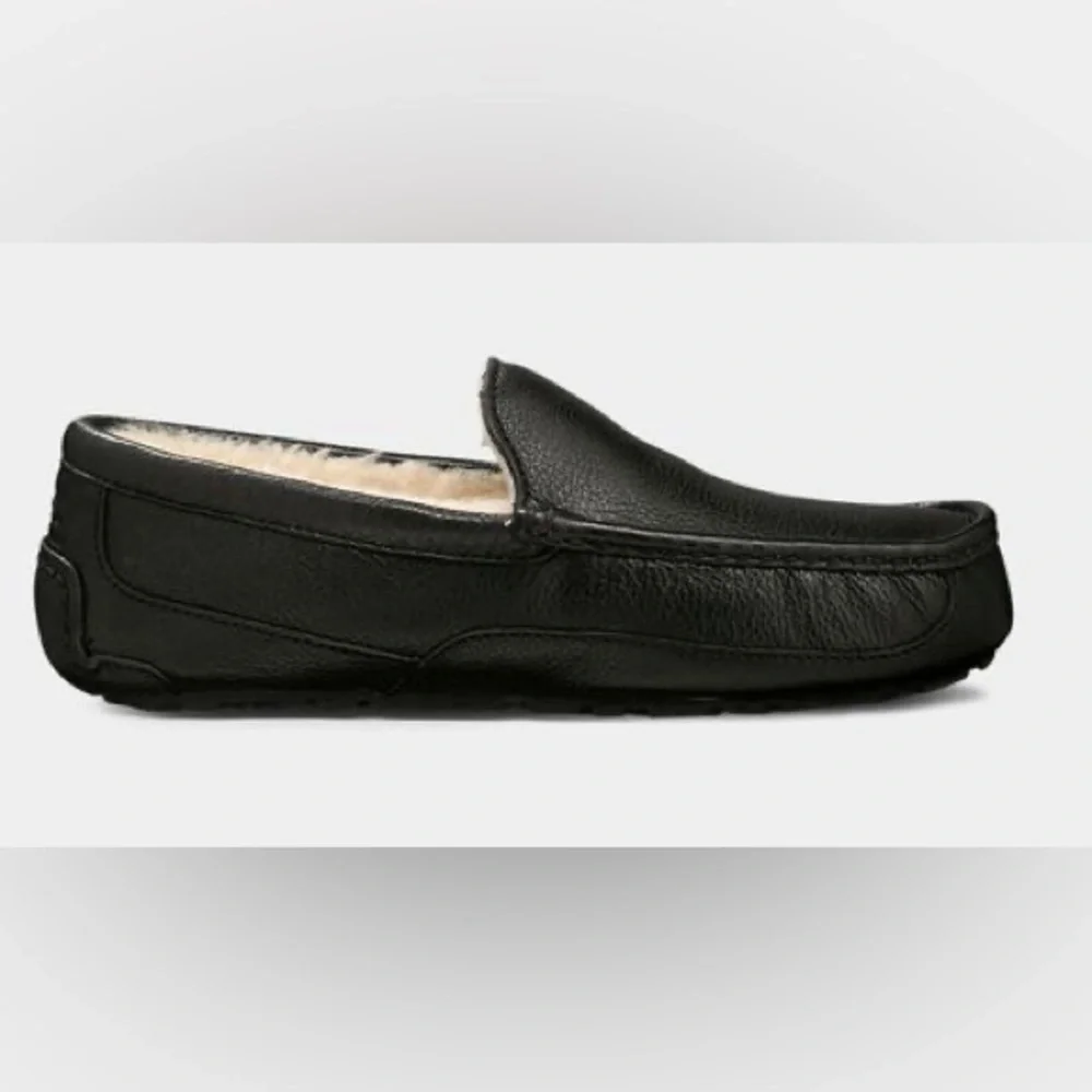 UGG‎ Ascot Leather Slipper